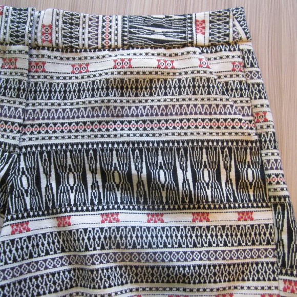 Jacqured Pattern Shorts - Picture 2 of 6